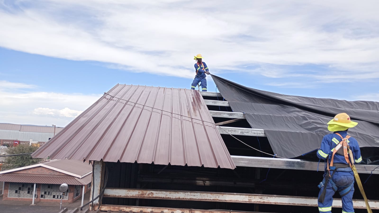 Workshop roof sheeting project