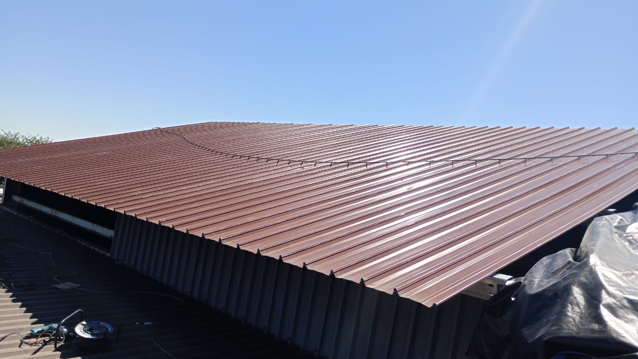Workshop roof sheeting project progress
